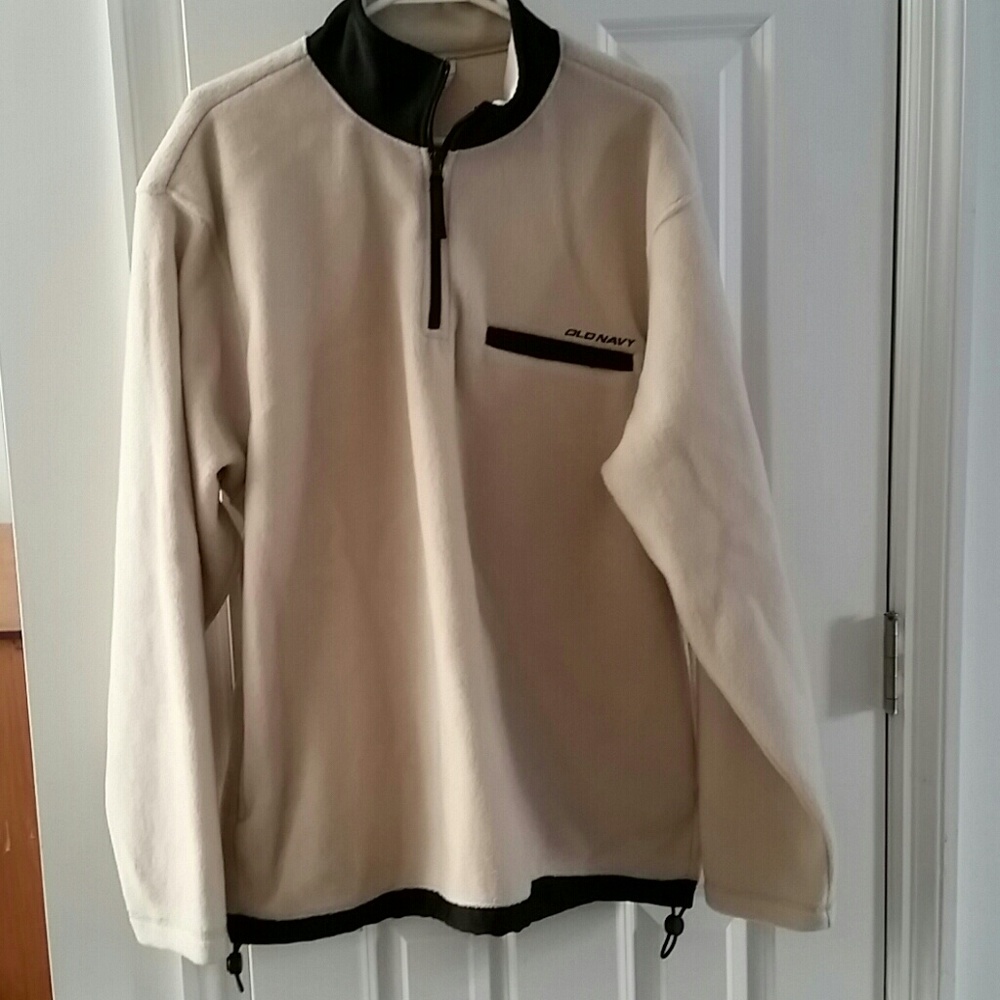 Womens cream colored Old Navy sweatshirt